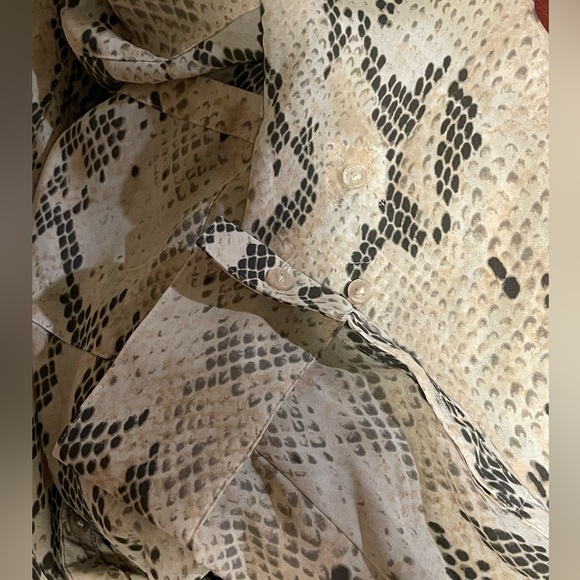 Express The Portofino Shirt Snakeskin Print Size Medium - Picture 5 of 5